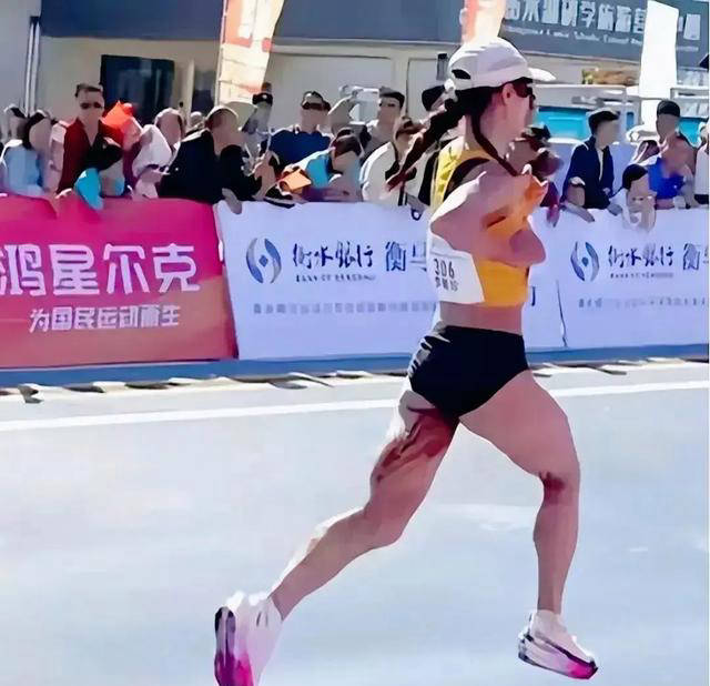 马拉松赛途中遇生理期引外界热议新利体育app坚韧不拔！李美珍(图1)