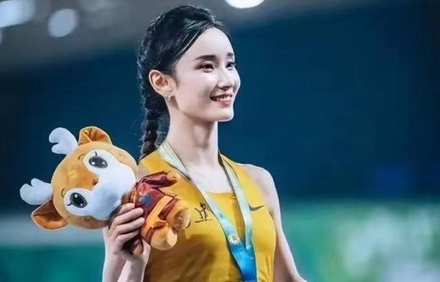 马拉松赛途中遇生理期引外界热议新利体育app坚韧不拔！李美珍(图3)