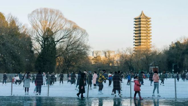 多所高校专业冰场对外开放新利娱乐冰雪头条：北京(图10)