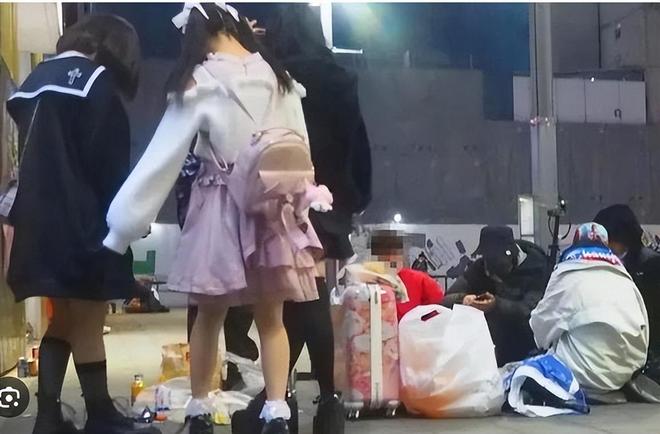 町醉生梦死宁可下海拍片也不回家日本堕落的东横小孩：在歌舞伎(图12)