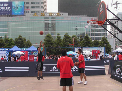 栏--街球挑战赛武汉赛区小记者专(图4) 栏--街球挑战赛武汉赛区小记者专(图4)